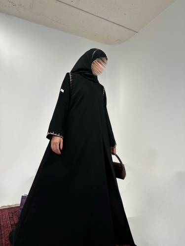 عباية لف نص كلوش بشك يدوي - اسود فاحم