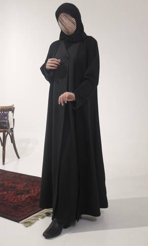 عباية من الجوخ الكشميري بتصميم نصف كلوش