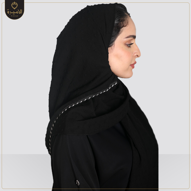 طرحة سوداء بسير ابيض