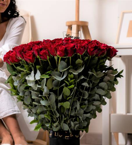 Big love Bouquet- Share Love in leather Box