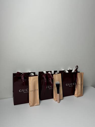 فرشاة مكياج أصلية من Gucci Beauty ✨  ( كيس اخضر)