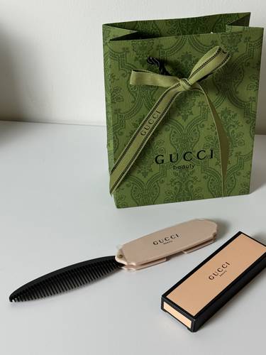 نسخة من Gucci comb