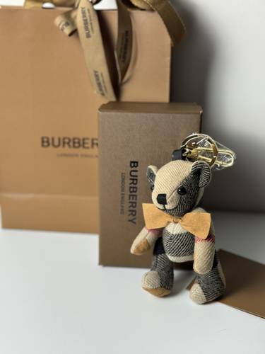 🧸 ميدالية دب بربري – Burberry Teddy Keychain