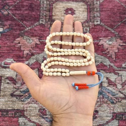 سبحة بكالايت من الخامات المصنعة الجديدة عدد الخرز 99 مقاس الخرز 5.5*6.5 ملي بكركوشة قماش تعتبر من المسابيح النواعم