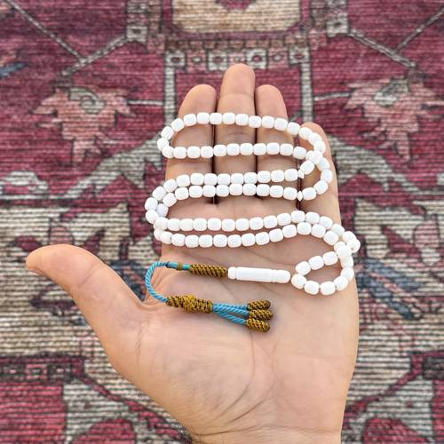 سبحة بكالايت من الخامات المصنعة الجديدة عدد الخرز 99 مقاس الخرز 5.5*6.5 ملي بكركوشة قماش تعتبر من المسابيح النواعم