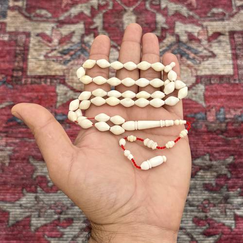 سبحة من عظم الجمل من الخامات الطبيعية عدد الخرز 39 مقاس الخرز 8*12ملي 