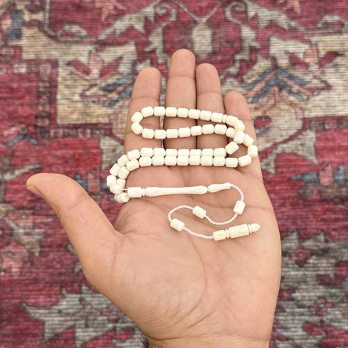 سبحة عظم جمل من الخامات الطبيعية عدد الخرز 49 مقاس الخرز 6*7ملي 