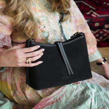 ‎ شنطة نسائية باللون الأسود