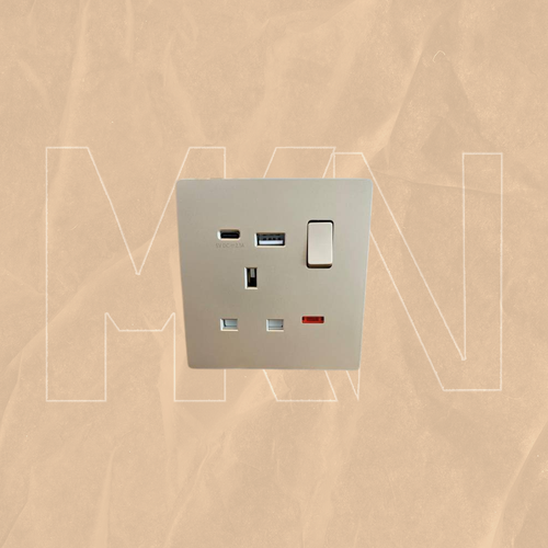  فيش مع USB ومفتاح ذهبي MKN GLD 014 – TYPE-C + USB 5V – 13A