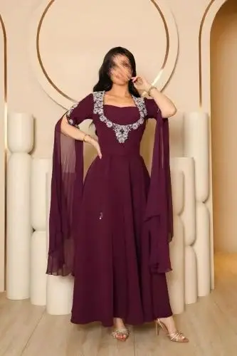 فستان سهره ناعم بأكمام شفافة وتطريز فاخر