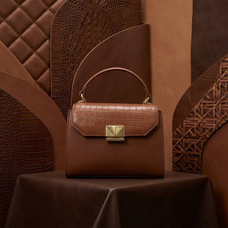 شنطة يد وسط بني PRQ 3470