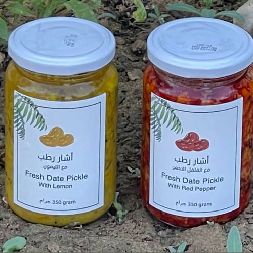 اشار  رطب نوعين بالليمون. والفلفل