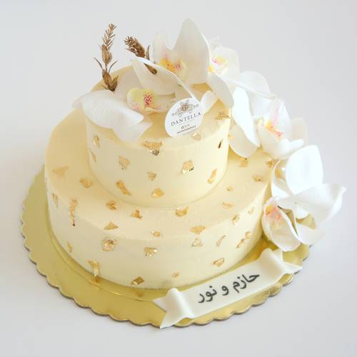 Gold Leaves Feather Cake