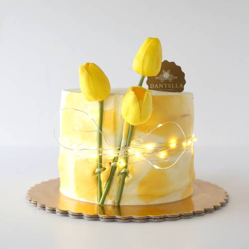 Yellow tulip Cake_ توليب كيك 