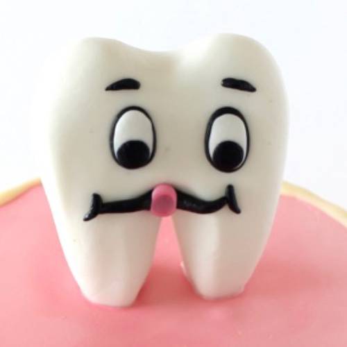  عجينة سكر على شكل سن _Tooth Cake Topper