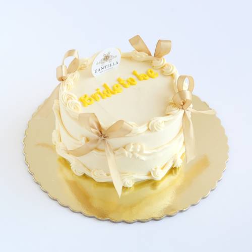 Baby Yellow Ribbons Cake_ كيكة الشريطة الصفراء