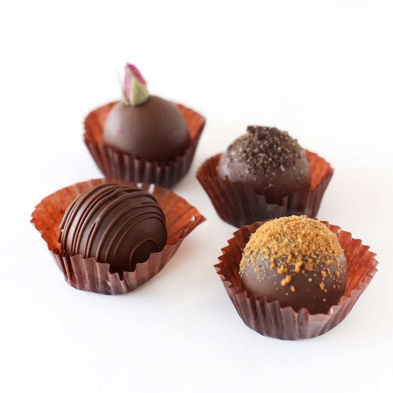 Cake truffles by pieces