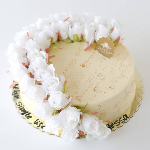 White Sola Cake