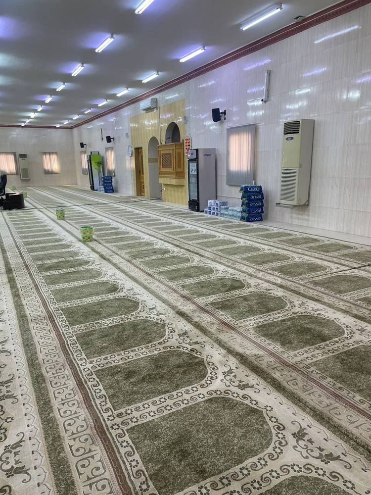 تغيير سجاد مسجد البركة بجنوب المدينة
