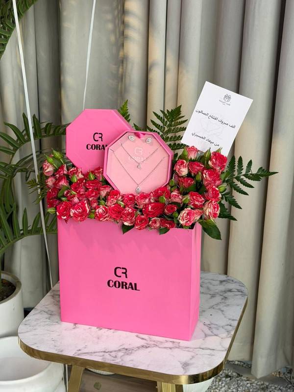 تنسيق ورد وردي وأحمر + مجوهرات Coral