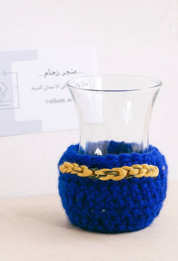 ماسك بياله كروشيه لون ازرق ملكي تحمي من الحرارة