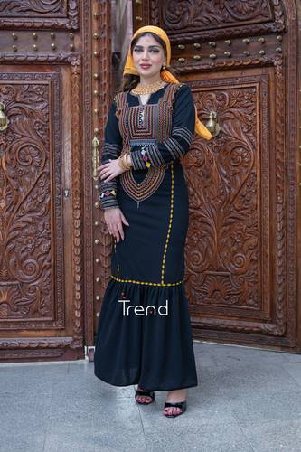 جلابيه مطرزة مع طرحة راس سودا وشال اصفر - 2XL