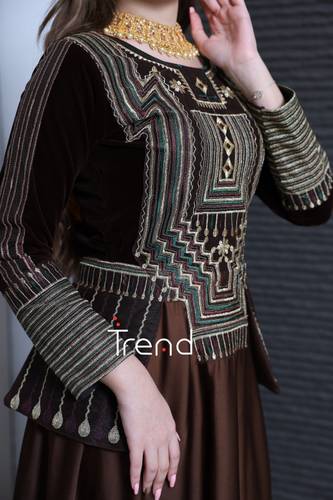 فستان التأسيس لون موكا مع منديل اصفر - 2XL