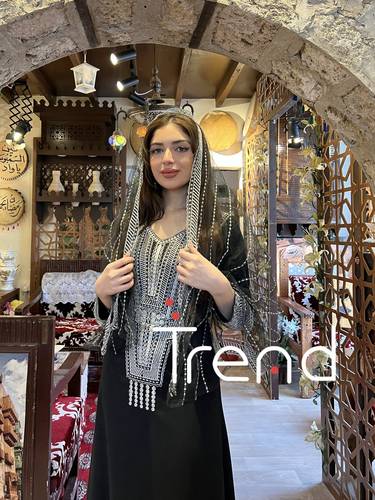 فستان اسود بتطريزات فضي مع طرحة راس - 2XL