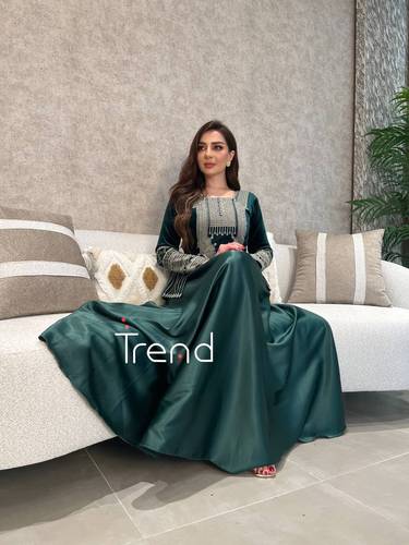 جلابية طويل خضراء مطرزة  - S