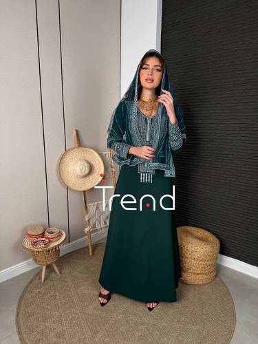 فستان اخضر بتطريزات فضي مع طرحة راس - XL