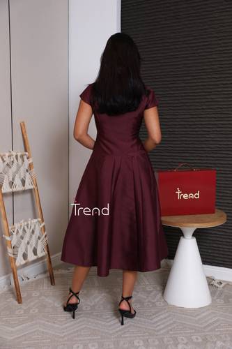 فستان ميد مطرز بقصه انيقه (برغندي ) - XL