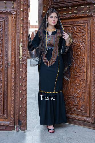 جلابيه مطرزة مع طرحة راس سودا وشال اصفر - 2XL
