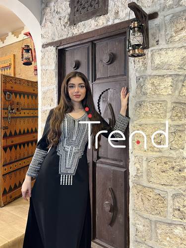 فستان اسود بتطريزات فضي مع طرحة راس - 2XL