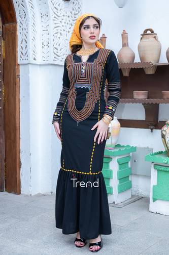 جلابيه مطرزة مع طرحة راس سودا وشال اصفر - 2XL