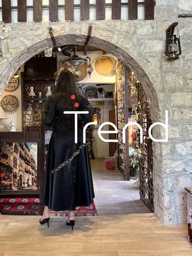 جلابية ميد اسود بتطريزات طولية وطرحة راس - XL