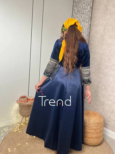 جلابية كحلية مطرزة مع منديل اصفر - 3XL