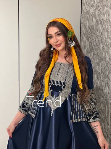 جلابية كحلية مطرزة مع منديل اصفر - 3XL