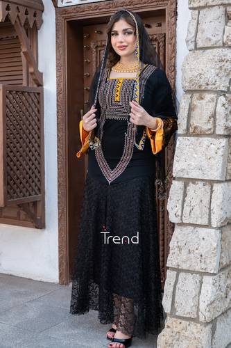 جلابية مطرزة بطرحة راس ومنديل اصفر - 3XL