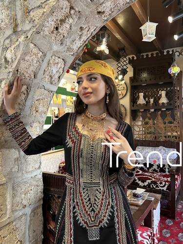جلابية اسود مع طرحة سوداء مطرزة  - 5XL