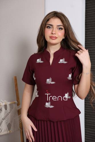 فستان برغندي ميدي بكسرات مع تطريز يدوي - XL