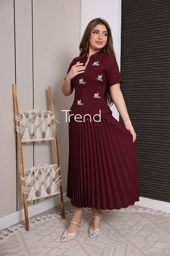 فستان برغندي ميدي بكسرات مع تطريز يدوي - XL