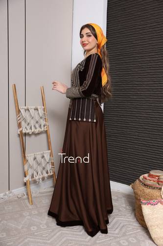 فستان التأسيس لون موكا مع منديل اصفر - 2XL