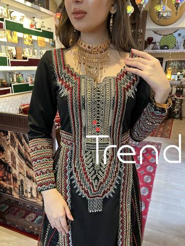جلابية اسود مع طرحة سوداء مطرزة  - 5XL