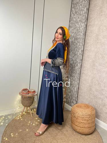 جلابية كحلية مطرزة مع منديل اصفر - 3XL
