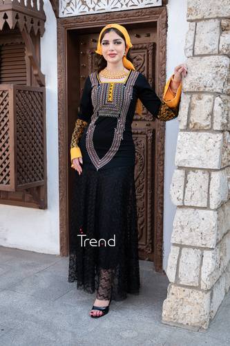 جلابية مطرزة بطرحة راس ومنديل اصفر - 3XL