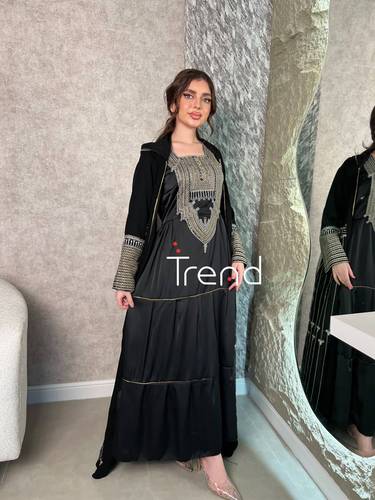 جلابية قطعتين سوداء طويلة مطرزة  - 4XL