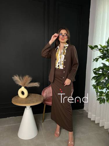 طقم جاكيت مع بلوزة مموجة  - S