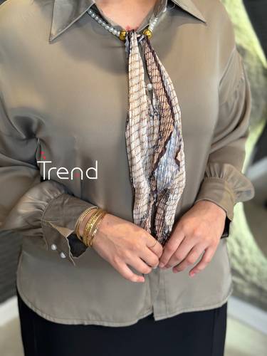 بلوزه زيتي بربطة عنق  - 2XL