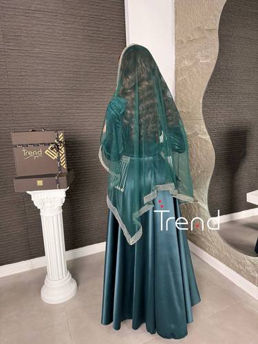 جلابية خضراء طويل مطرزة بطرحة - 3XL