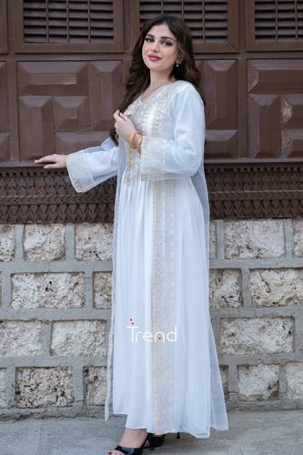 جلابية قطعتين ابيض مطرزة بطرحة راس - 2XL